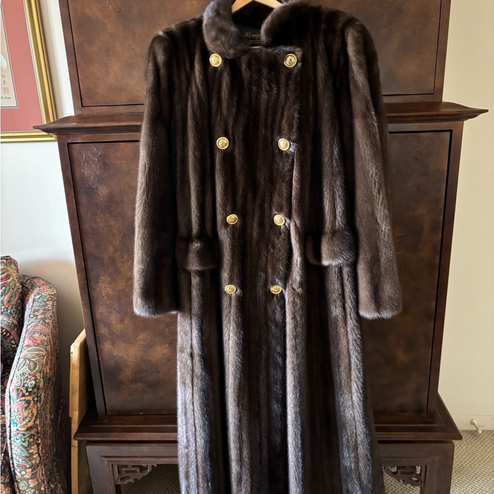 Luxurious Dark Brown Double-Breasted wild ranch mink